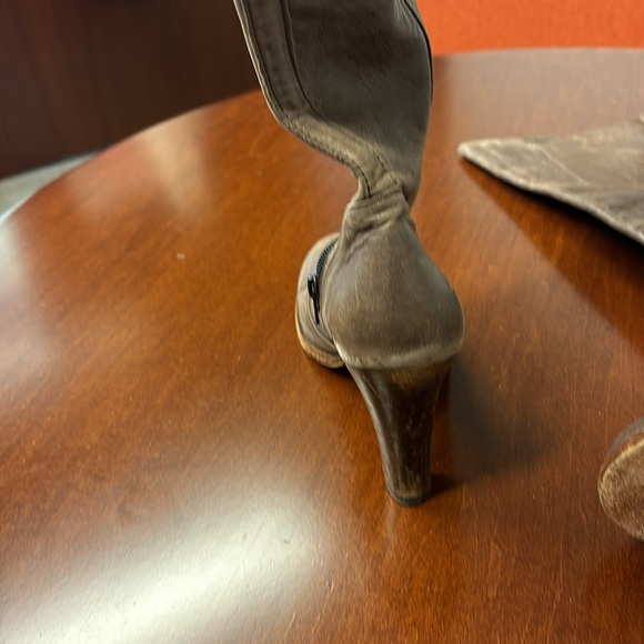 Nice fall leather heeled boots - Picture 3 of 3